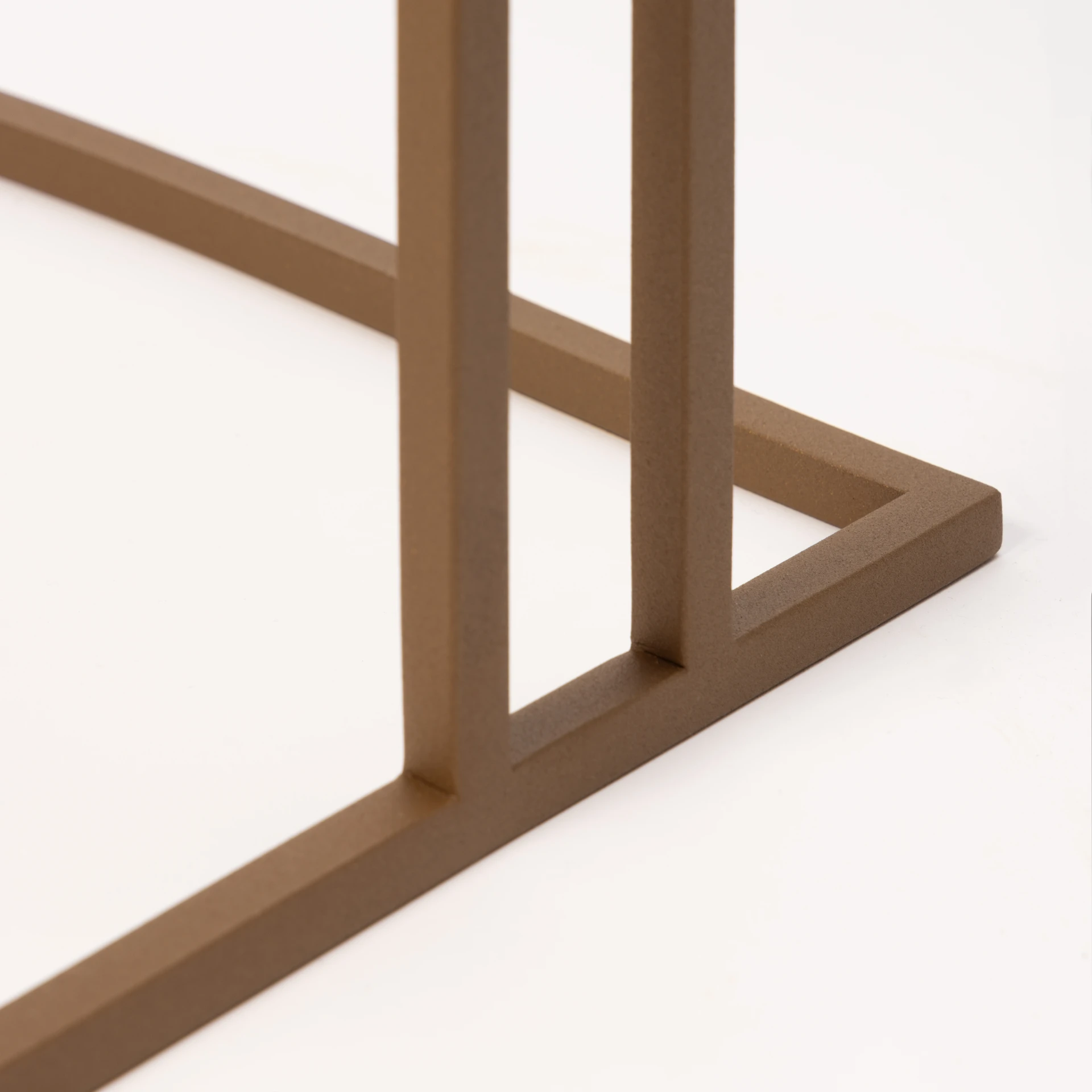 Dettaglio della struttura del side table Thabit rotondo